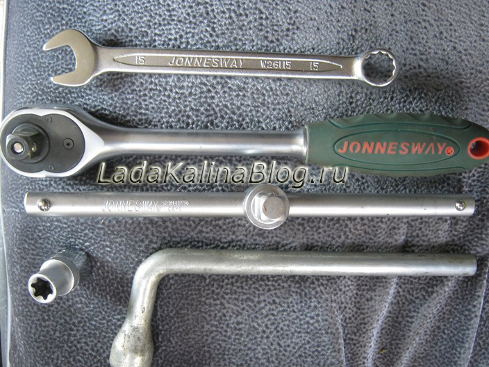 набор ключей для замены переднего тормозного цилиндра на Ладе Калине